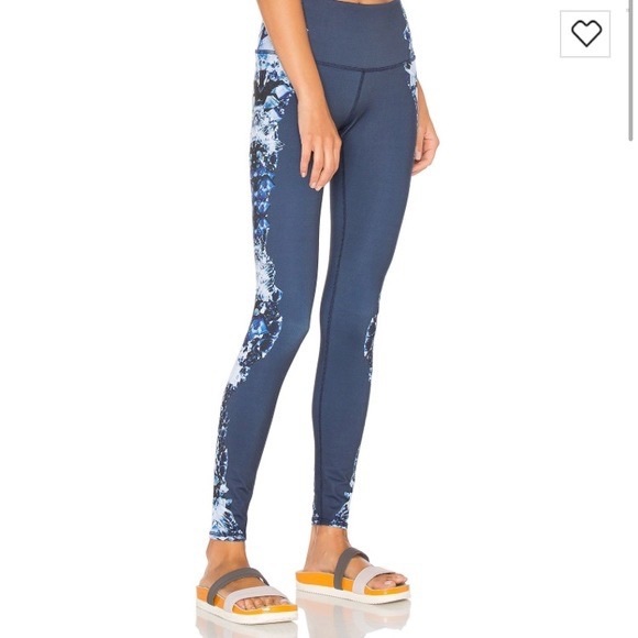 ALO Yoga Pants - NWOT Alo High Waisted Crystal Leggings